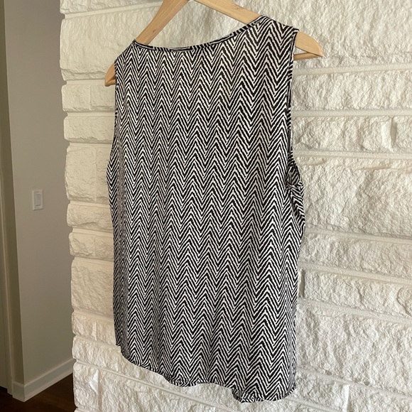 ✅Like new! Notations black and white tank - Picture 5 of 5